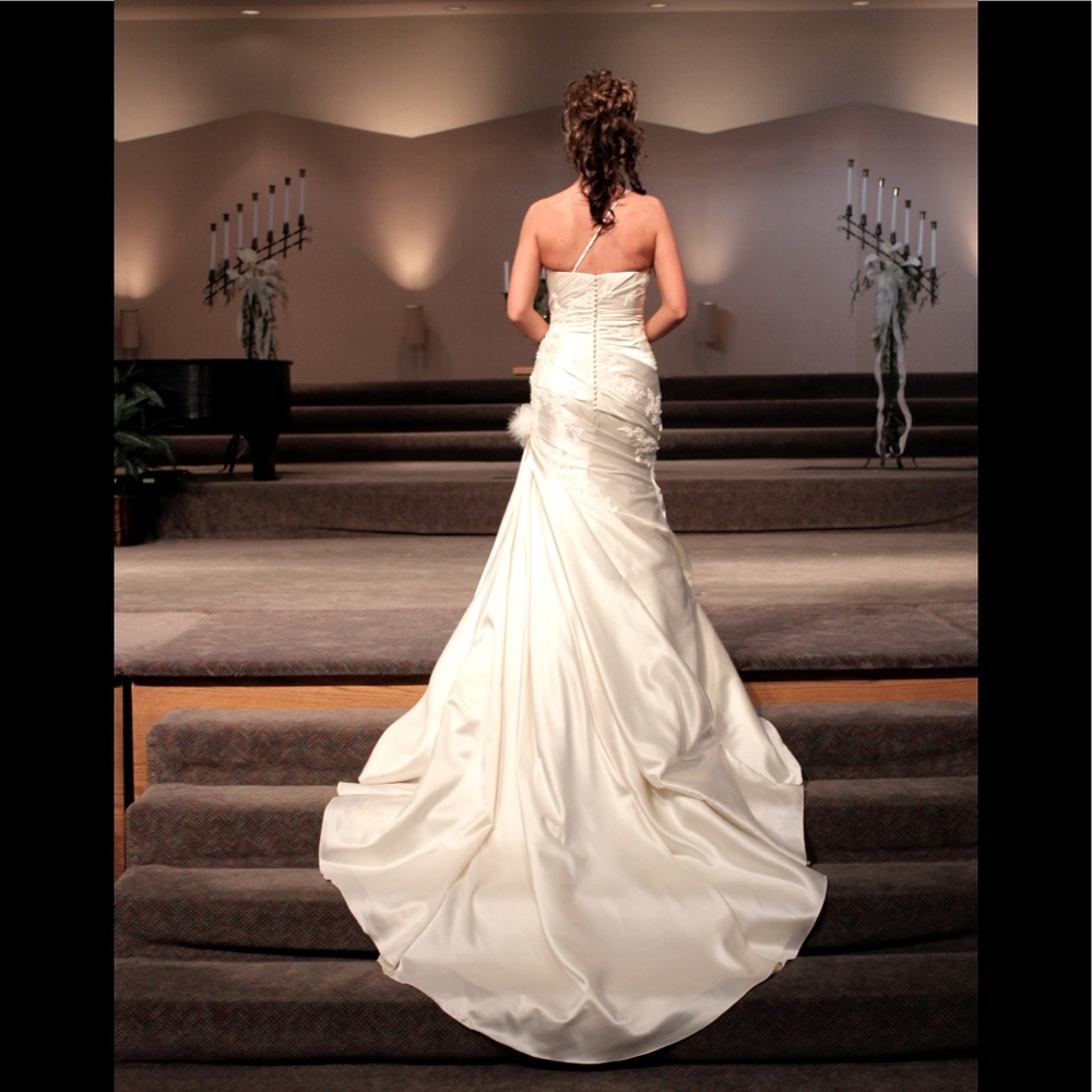 Wedding dress check out link below to buy item.